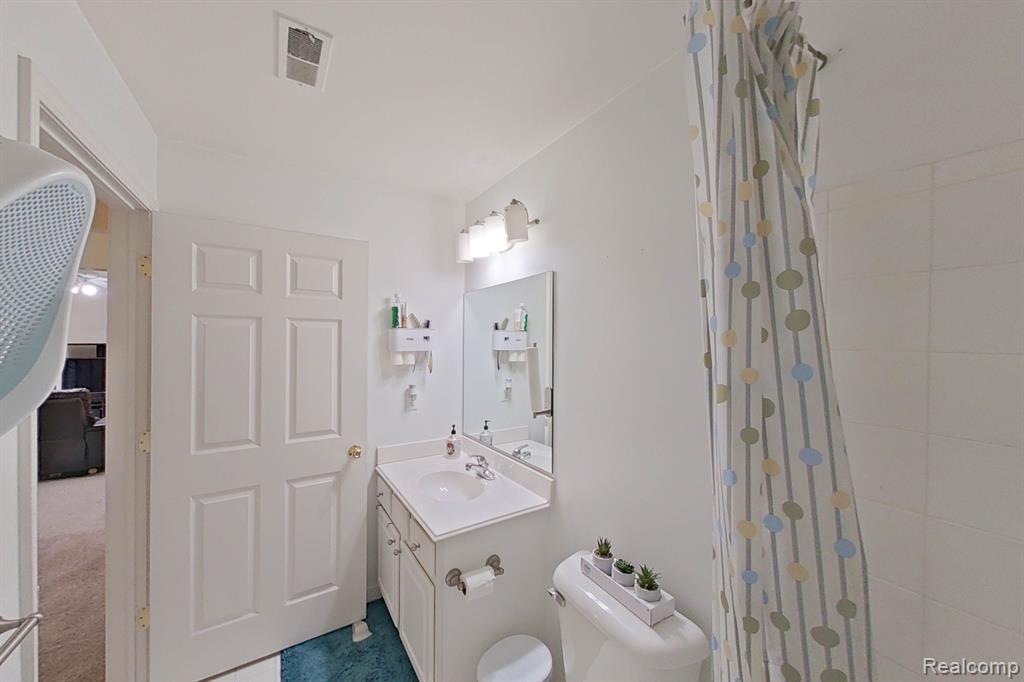 27104 CHESAPEAKE Circle, Walled Lake, MI 48390 — Photo 24