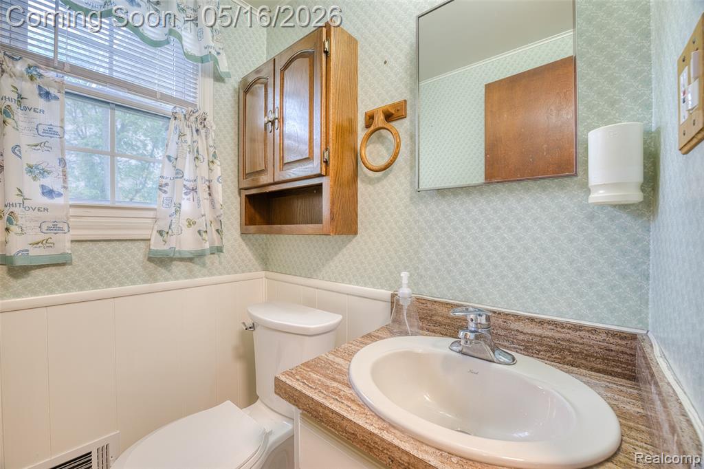 6295 Vernmoor Drive, Troy, MI 48098 — Photo 17