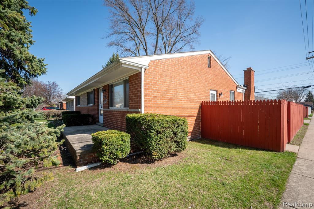 29889 Brown Court, Garden City, MI — Photo 34