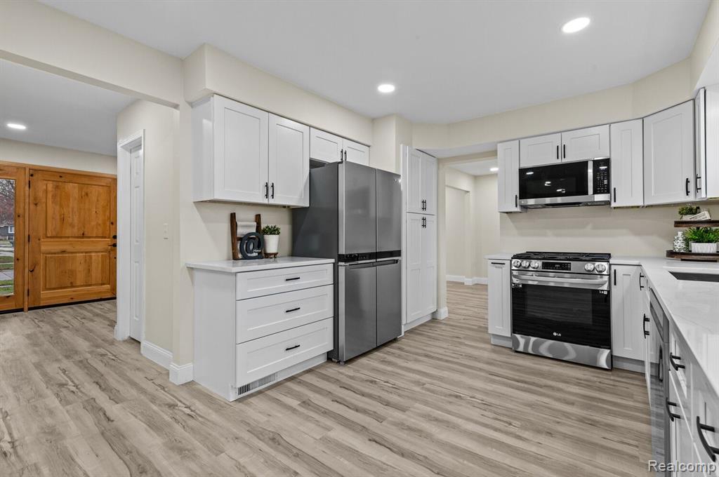 7451 ADMIRALTY Drive, Canton, MI 48187 — Photo 13