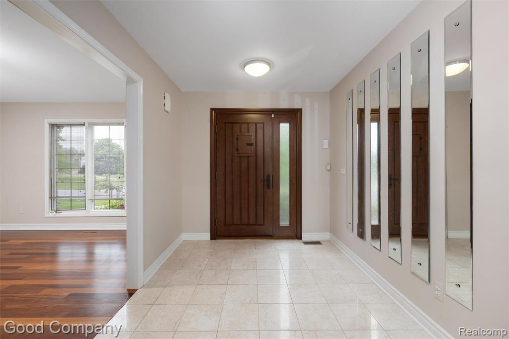 5893 CHRISTINA Drive, West Bloomfield, MI 48324 — Photo 8
