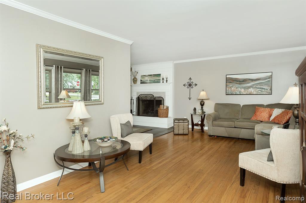 495 GLENN Court, Lake Orion, MI 48362 — Photo 3