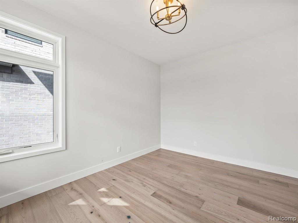 4304 MANDALAY Avenue, Royal Oak, MI 48073 — Photo 16