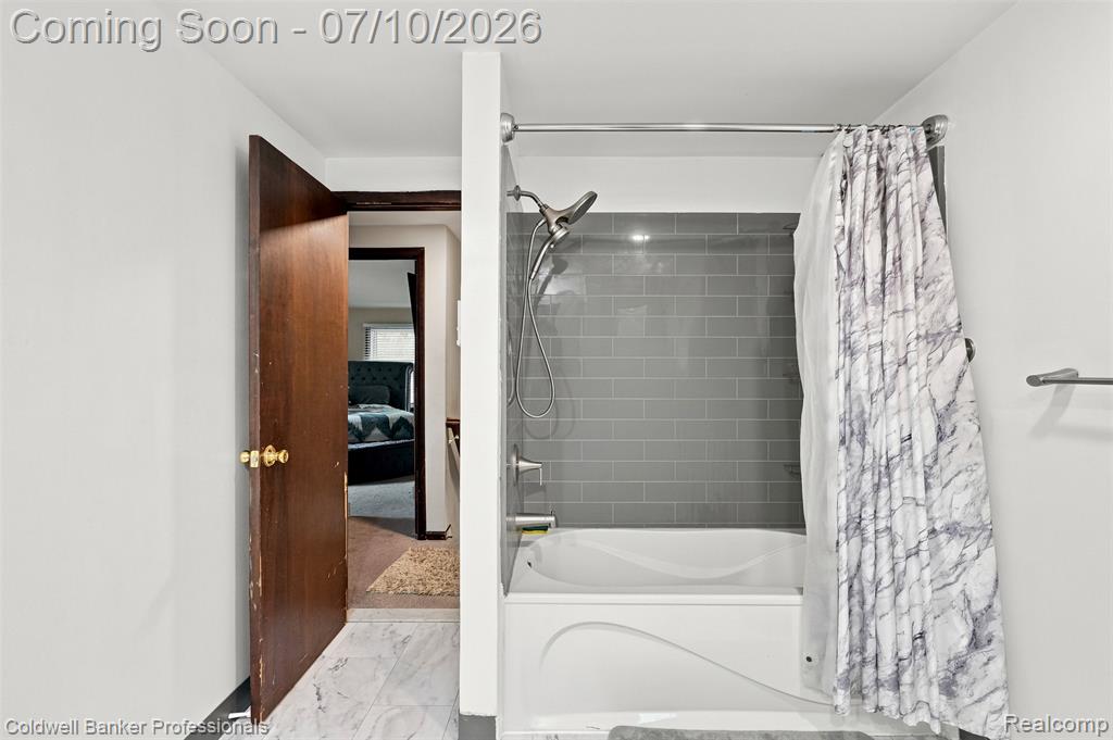 23821 Manistee Street, Oak Park, MI 48237 — Photo 24