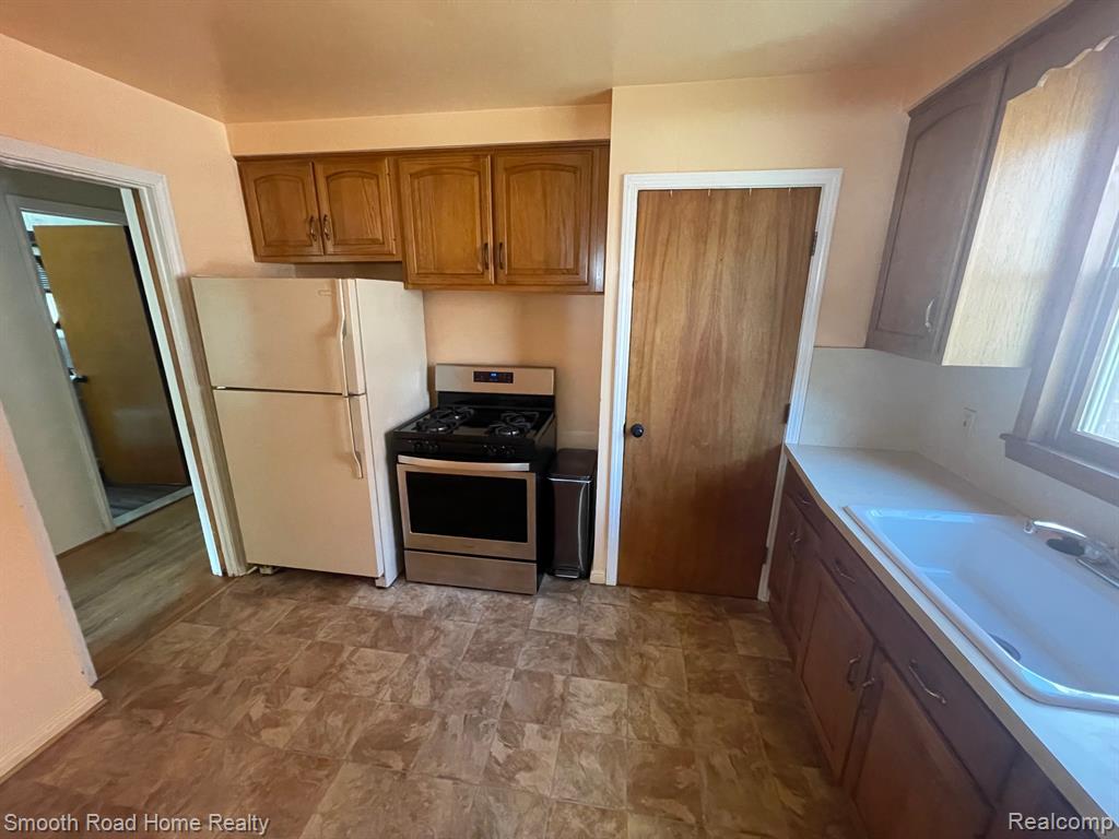 864 Buckingham Avenue, Lincoln Park, MI 48146 — Photo 5