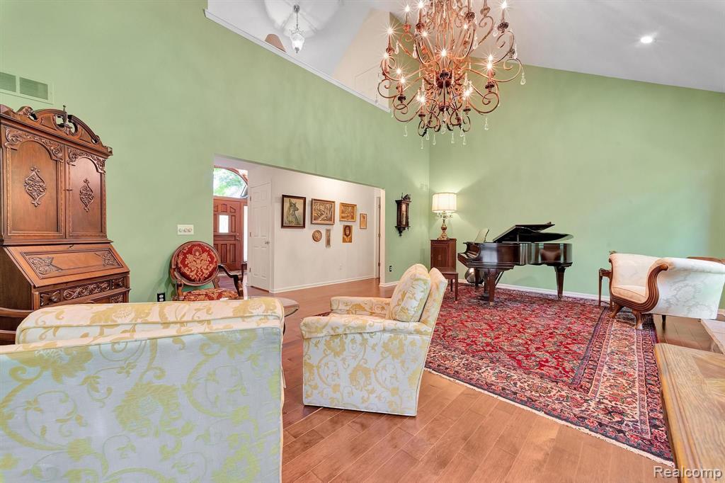 573 NAKOMIS Trail, Lake Orion, MI 48362 — Photo 18