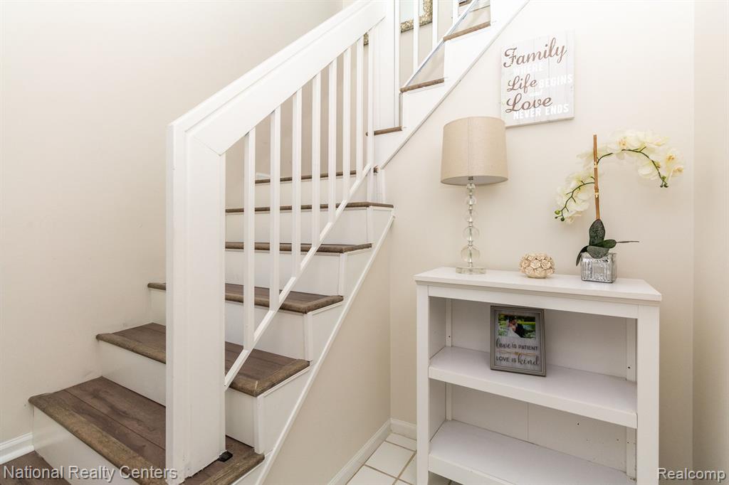 4293 BERKSHIRE Drive, Sterling Heights, MI 48314 — Photo 2