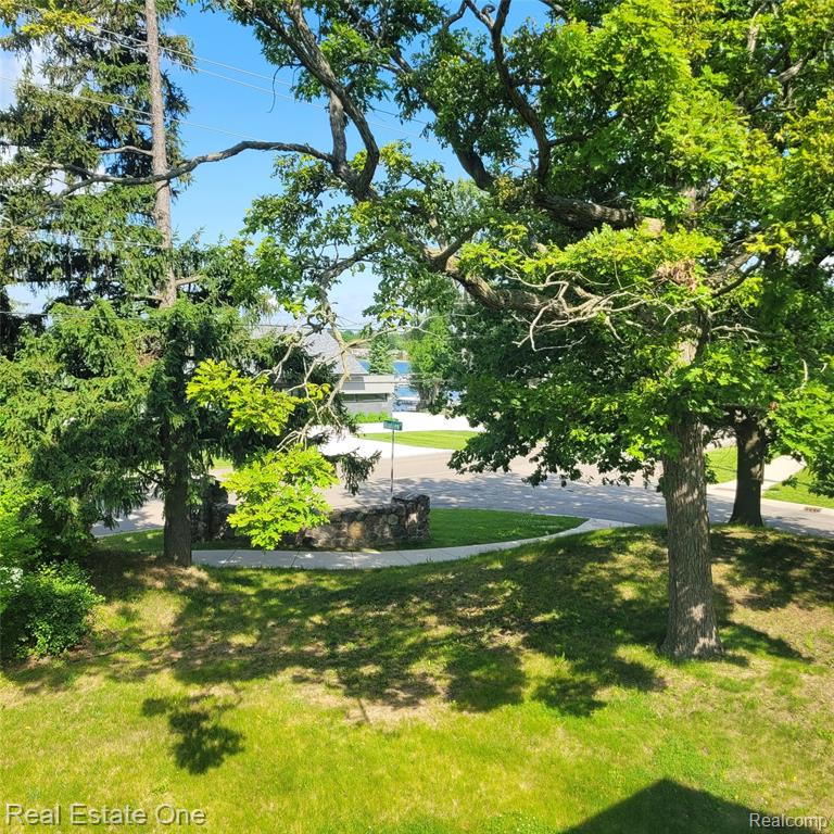 5208 Woodview Drive, Bloomfield Hills, MI 48302 — Photo 35