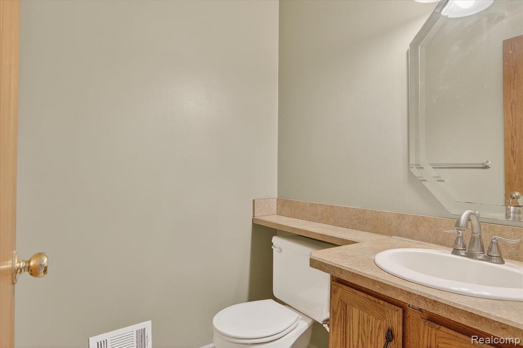4364 S Meadow Drive, Waterford, MI 48329 — Photo 21