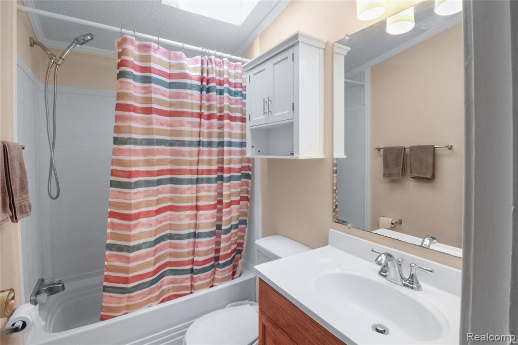 5317 Bart, Casco, MI 48064 — Photo 15