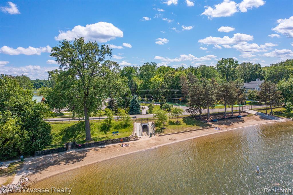 1815 E Lake Drive, Novi, MI 48377 — Photo 17