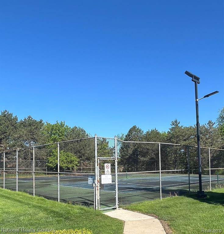 31160 Country Way, Farmington Hills, MI 48331 — Photo 37