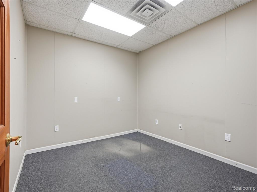 832 W 11 Mile Road, Madison Heights, MI 48071 — Photo 20