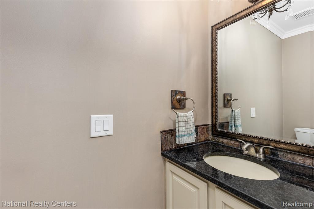51569 PINEWOOD Drive, Macomb, MI 48042 — Photo 35