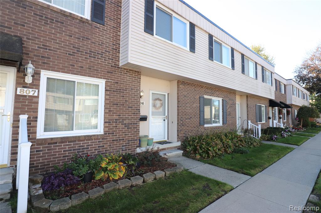 806 Estrada Drive, Belleville, MI 48111 — Photo 2