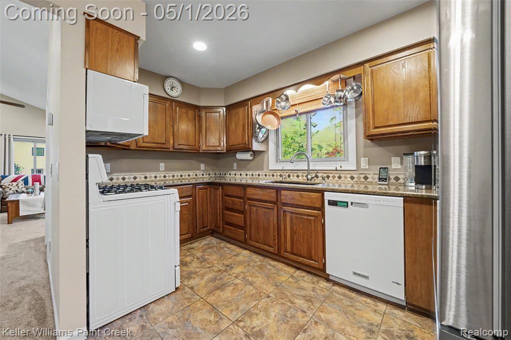 4805 Meadowbrook Lane, Lake Orion, MI — Photo 9