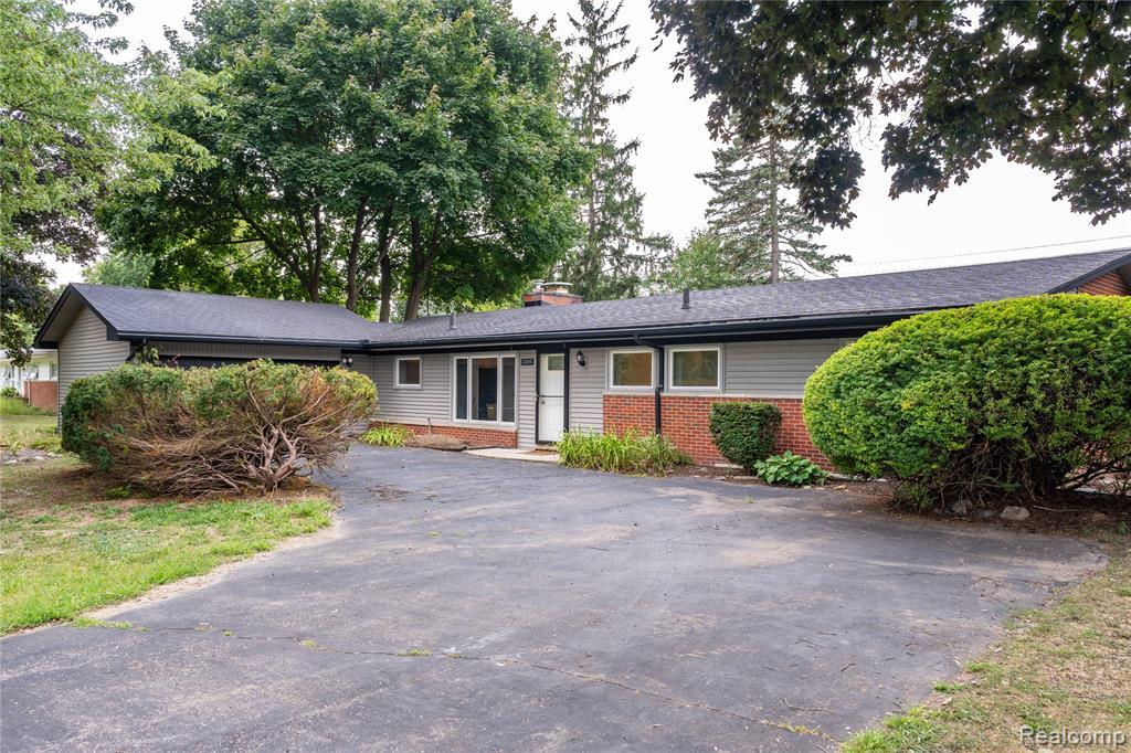 32515 Nottingham, Farmington, MI 48334