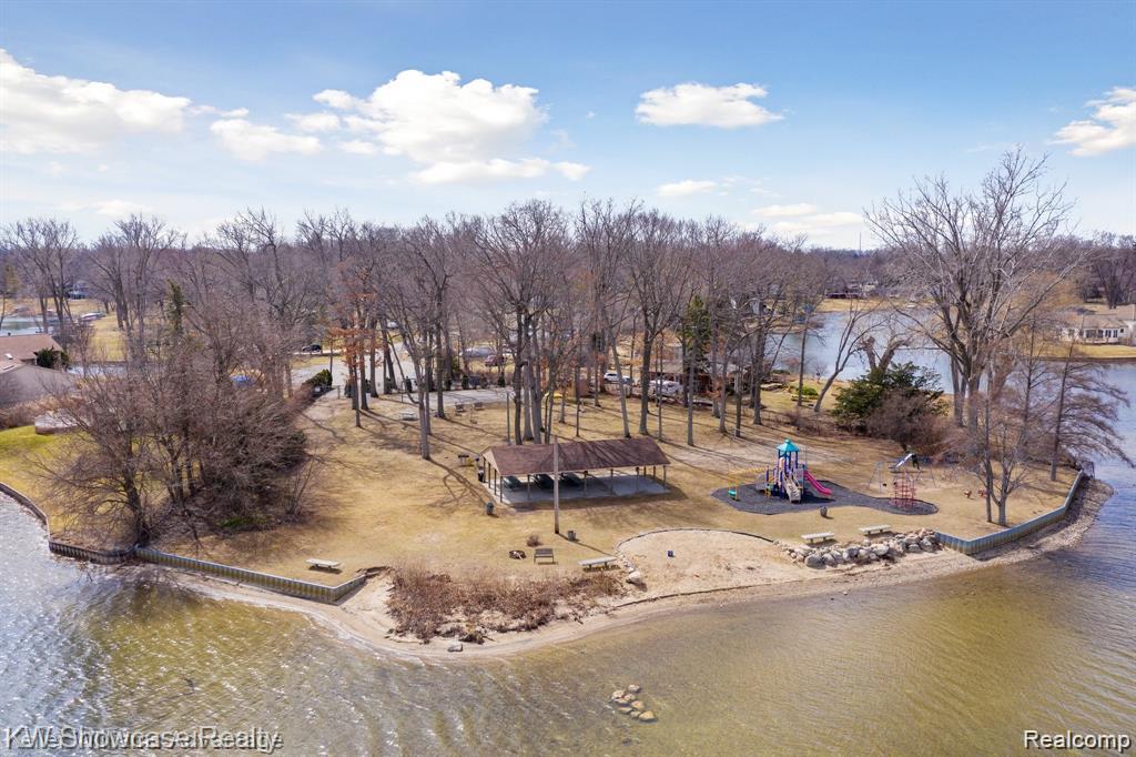 983 ARTDALE, White Lake, MI 48383 — Photo 46