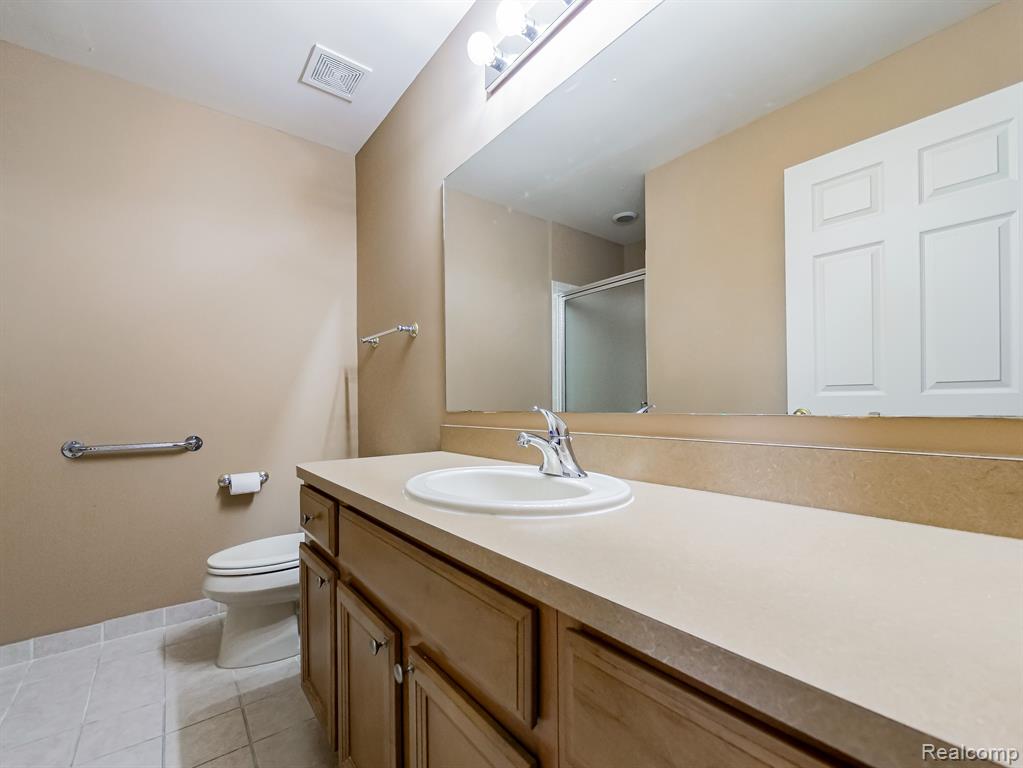 402 WOODHAVEN Drive, Commerce Twp, MI 48390 — Photo 10