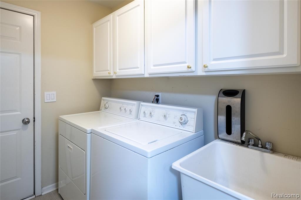 41063 Millbrook Drive, Sterling Heights, MI 48314 — Photo 14