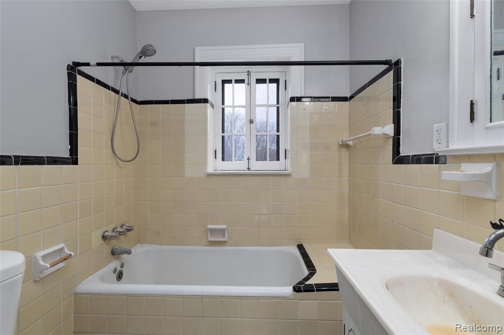 29128 Jefferson Avenue, Saint Clair Shores, MI 48081 — Photo 7