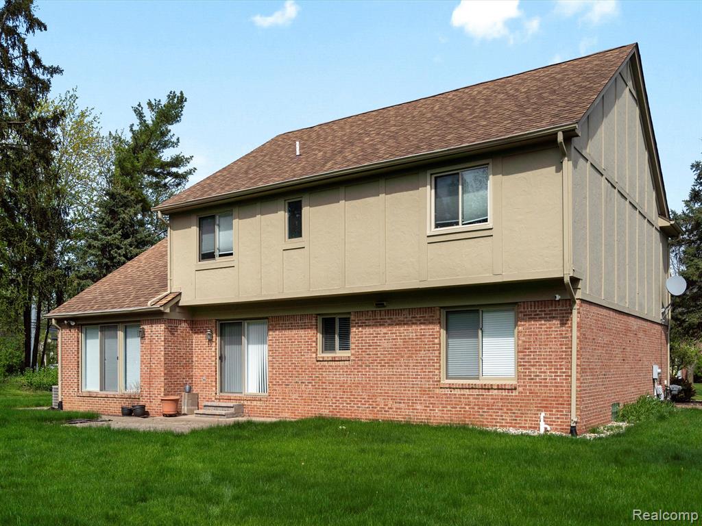 4979 SOMERTON Drive, Troy, MI 48085 — Photo 36
