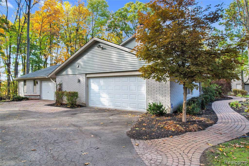 5180 Glenway Drive, Brighton, MI 48116 — Photo 39