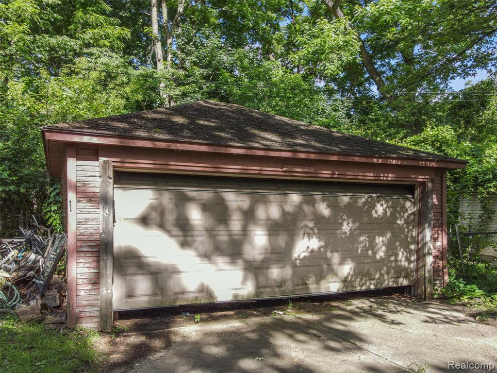 18746 Glenhurst Street, Detroit, MI 48219 — Photo 33