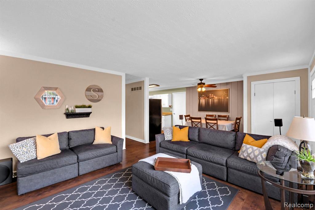 8866 JANIS Street, Utica, MI 48317 — Photo 4