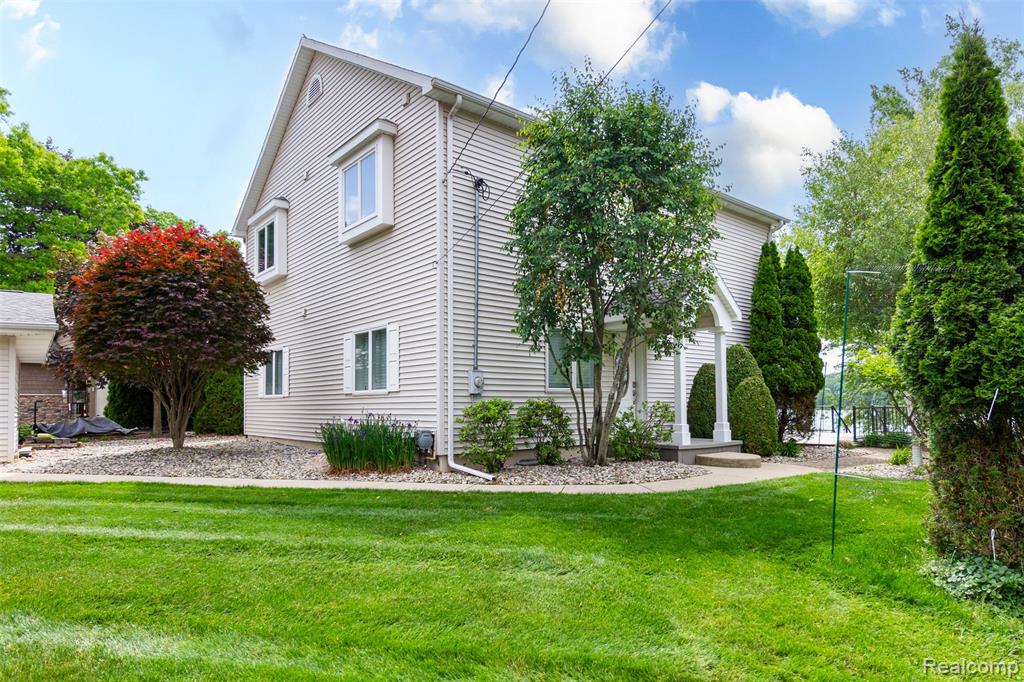 6081 Byram Lake Drive, Linden, MI 48451 — Photo 4