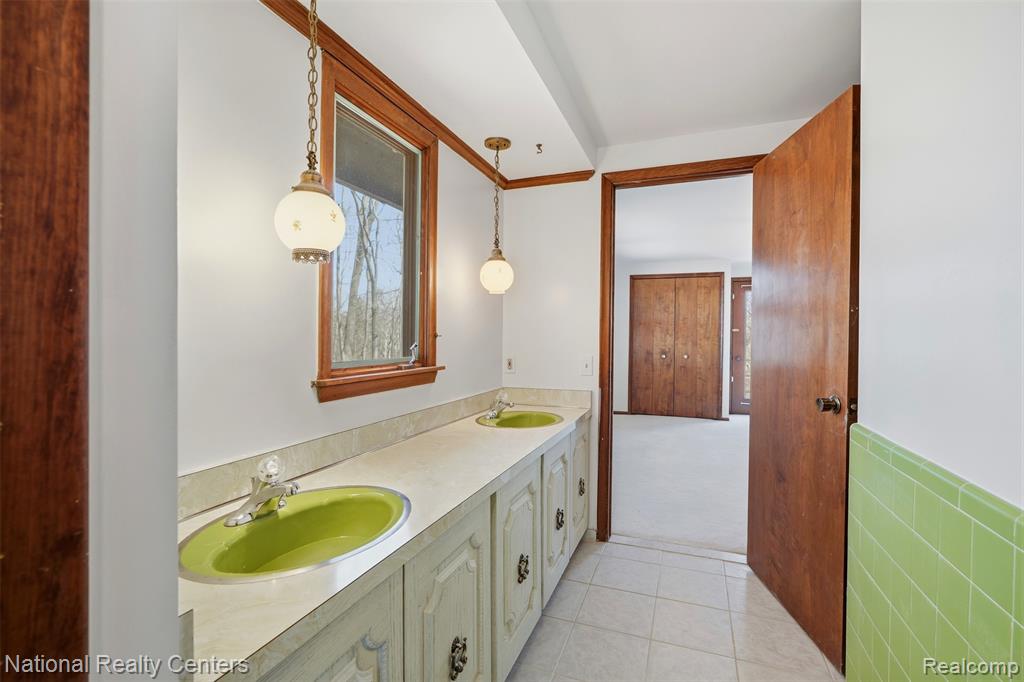 4710 Cove Road, West Bloomfield, MI 48323 — Photo 46
