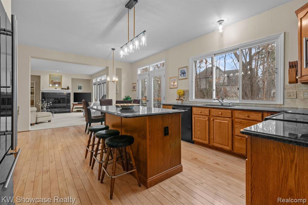 5294 BRIDGE Trail E, Commerce Twp, MI 48382 — Photo 12