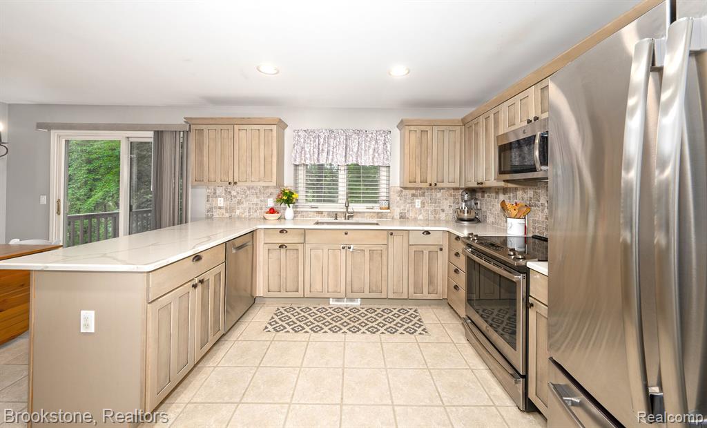 921 OLD HICKORY LANE Lane, Lake Orion, MI 48362 — Photo 31