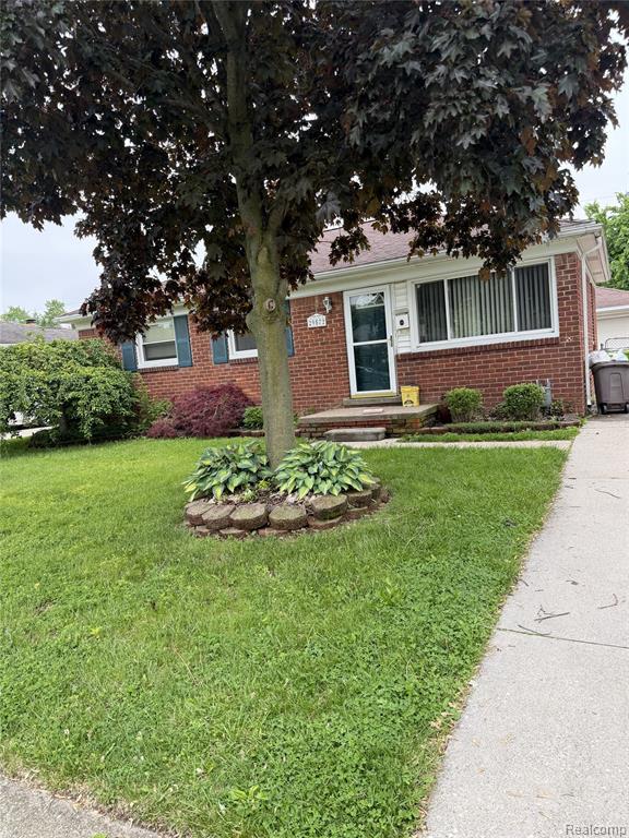 29572 Red Cedar Drive, Flat Rock, MI 48134