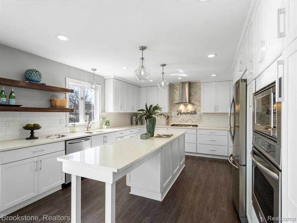 576 E Flint Street, Lake Orion, MI 48362 — Photo 12