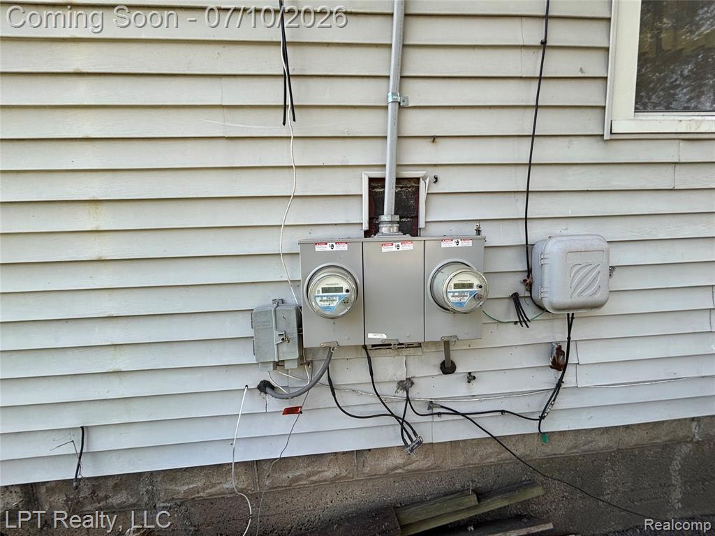 923 10th Street, Port Huron, MI 48060 — Photo 6