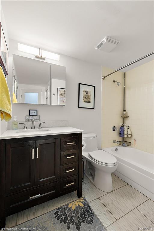 250 E Harbortown Drive, 705, Detroit, MI 48207 — Photo 28