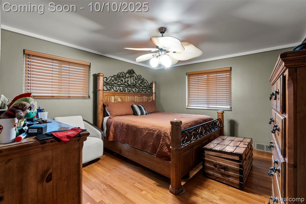 19945 Woodside Street, Harper Woods, MI 48225 — Photo 16