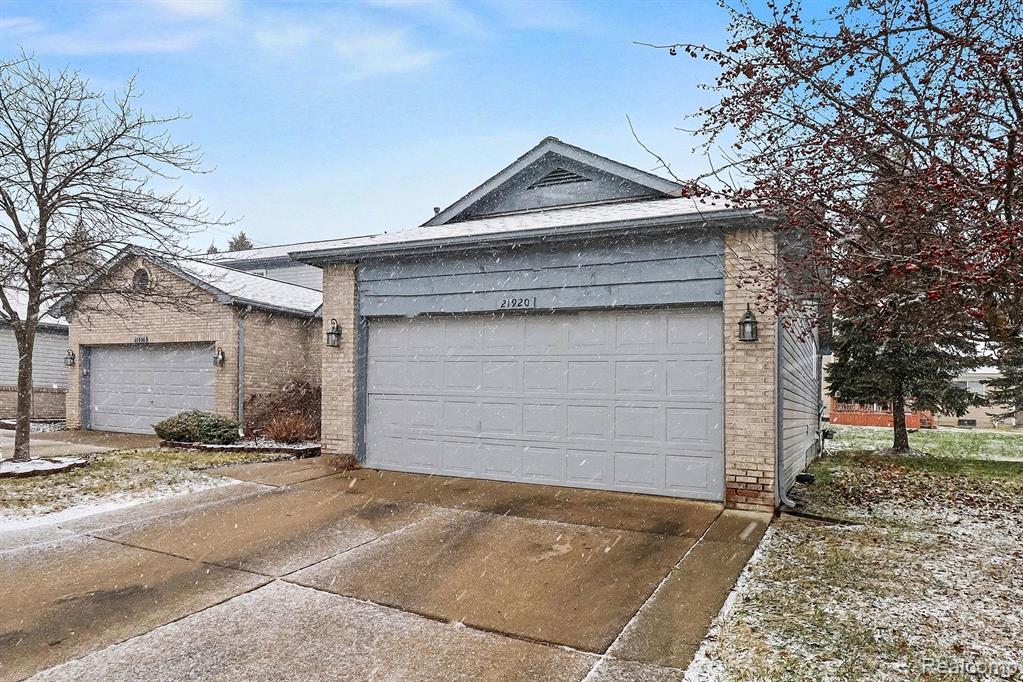 21920 Quail Ridge Drive N, Brownstown, MI 48193 — Photo 34