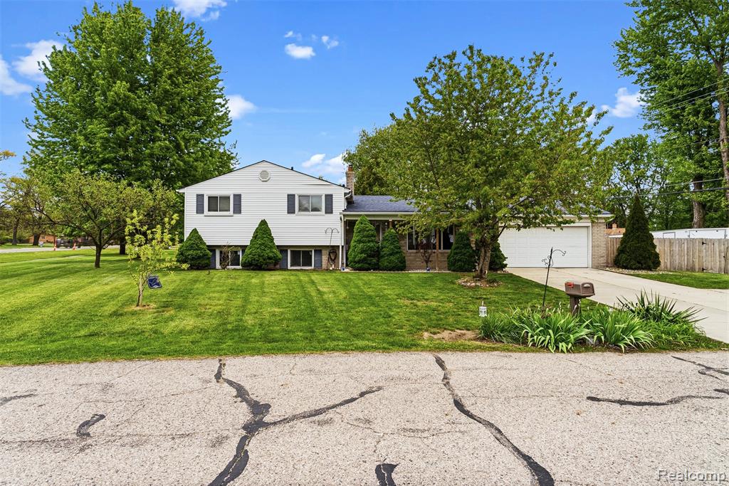 4821 Shelbyshire Drive, Utica, MI 48316 — Photo 2