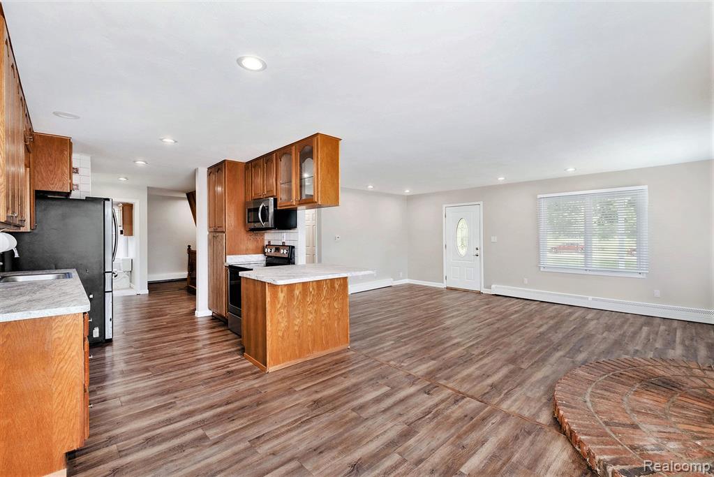 8327 Wiggins, Howell, MI 48855 — Photo 9