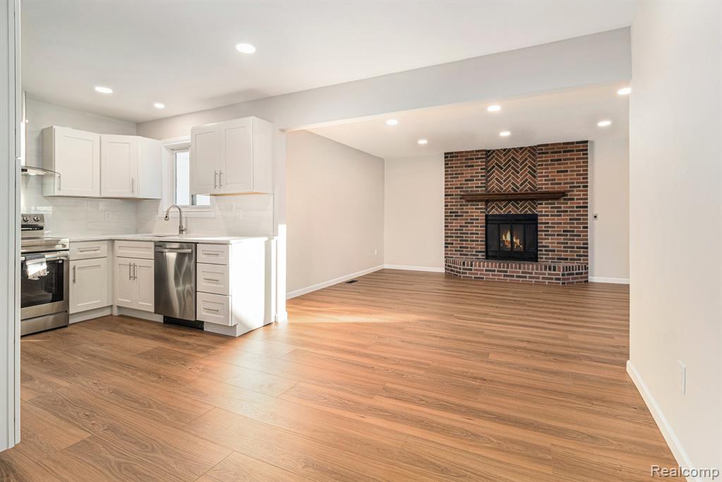 3601 Loon Lake Road, Wixom, MI 48393 — Photo 8