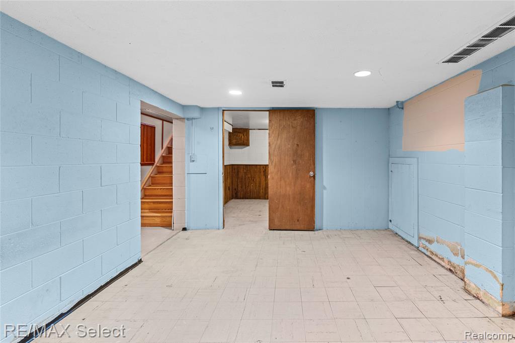1412 Kettering Street, Burton, MI 48509 — Photo 27