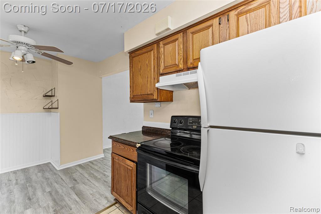 8136 Busko, Warren, MI 48093 — Photo 17