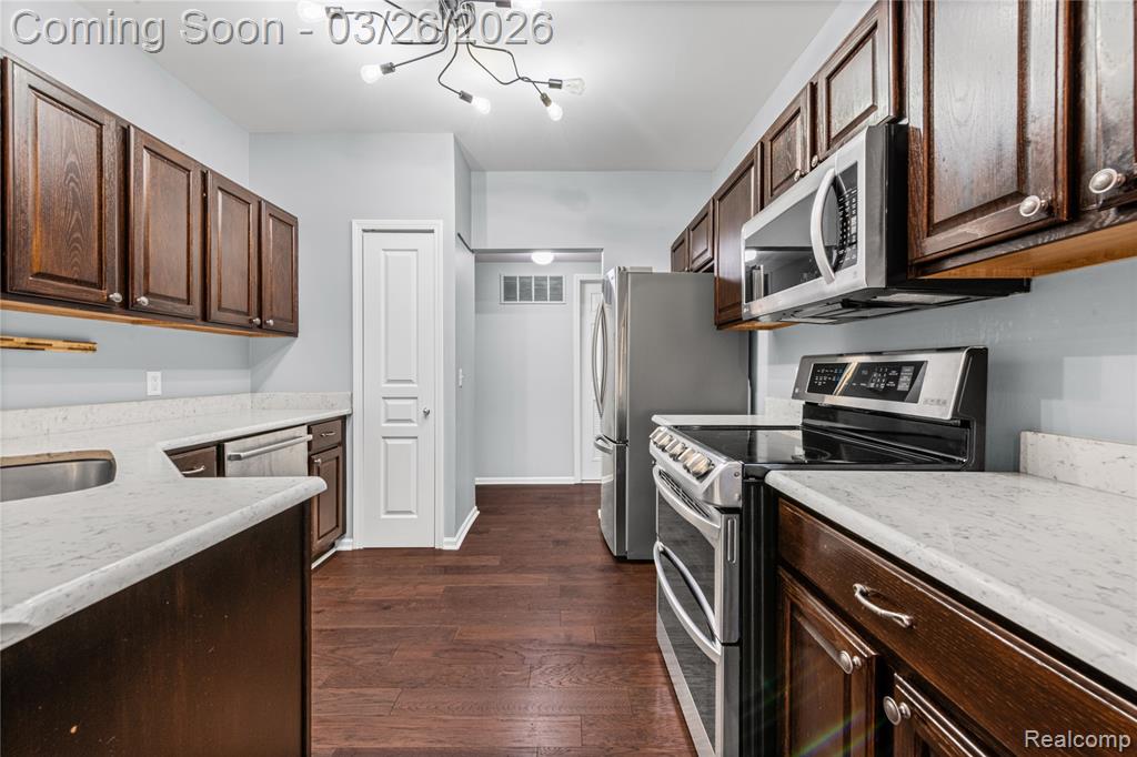 26756 Kirkway Circle, Woodhaven, MI 48183 — Photo 12