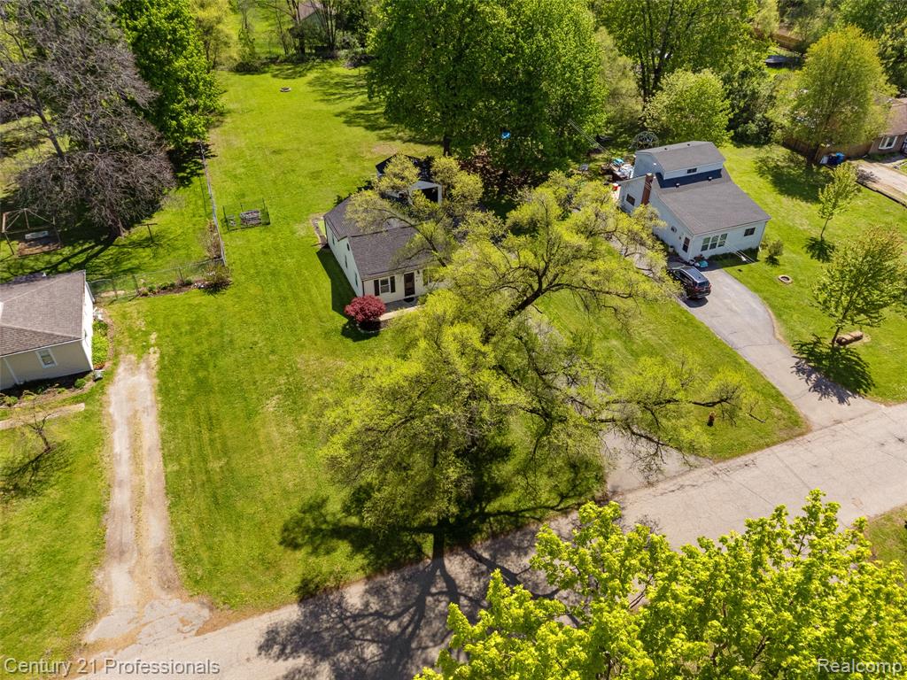 2830 Deland Road, Waterford, MI 48329 — Photo 29
