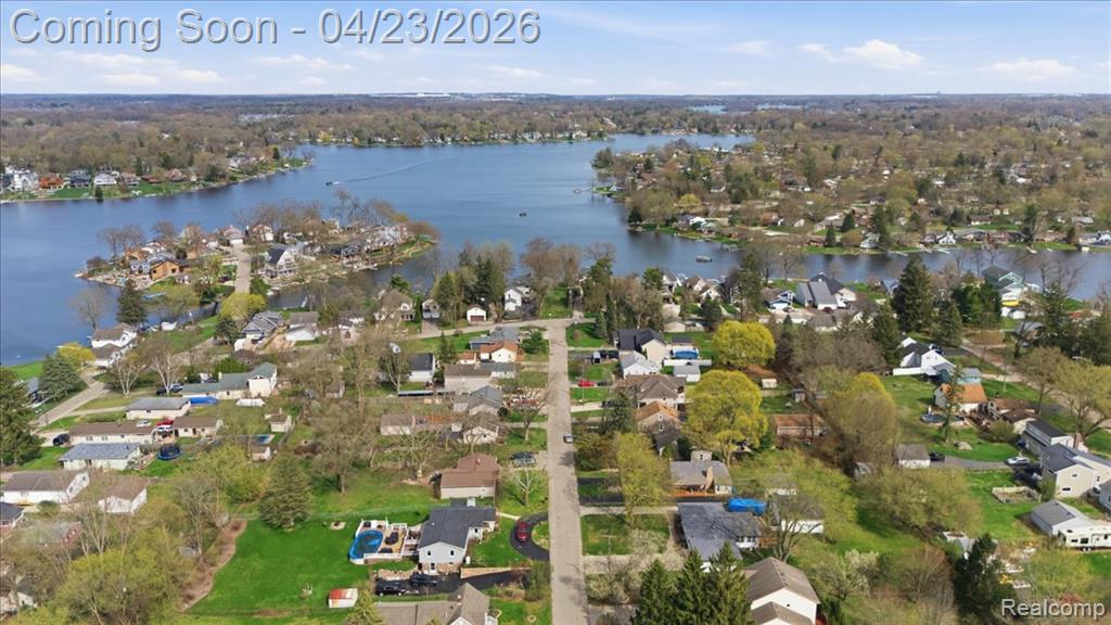 4008 Woodmere Drive, Waterford, MI 48329 — Photo 33