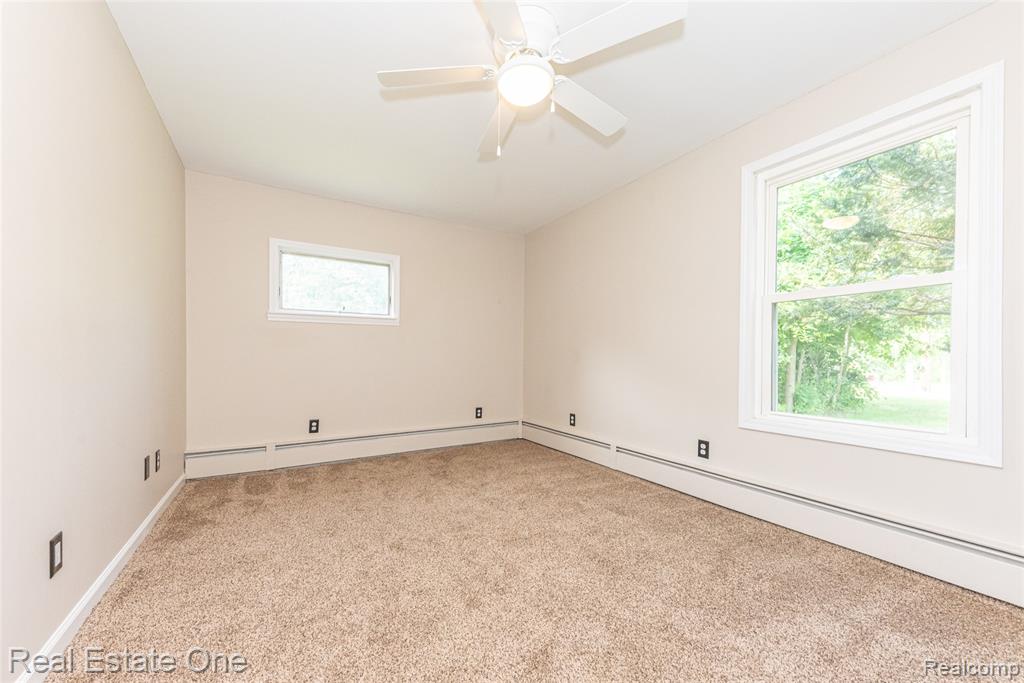 912 N Wixom Road, Wixom, MI 48393 — Photo 31