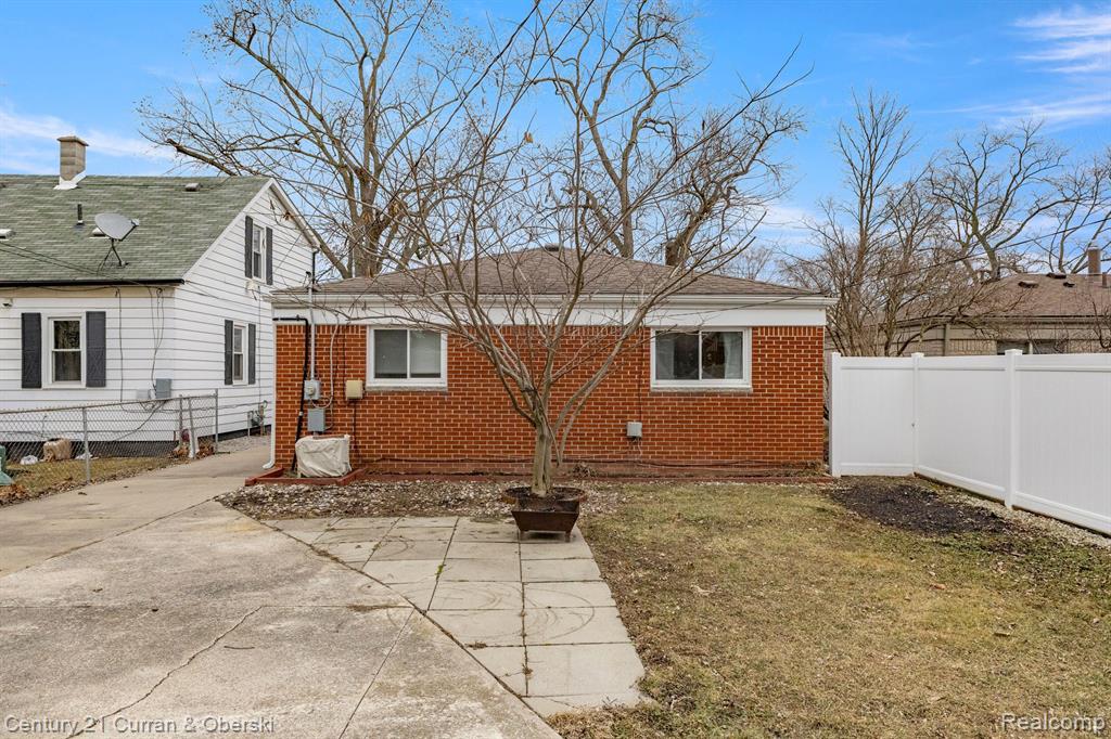 4928 RAYMOND Avenue, Dearborn Heights, MI 48125 — Photo 31