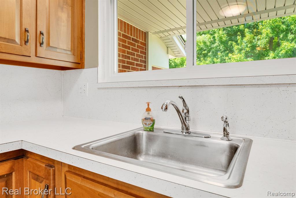 42347 Brentwood Drive, Plymouth, MI 48170 — Photo 18
